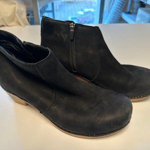 Black Dansko Maria Booties, size 10
